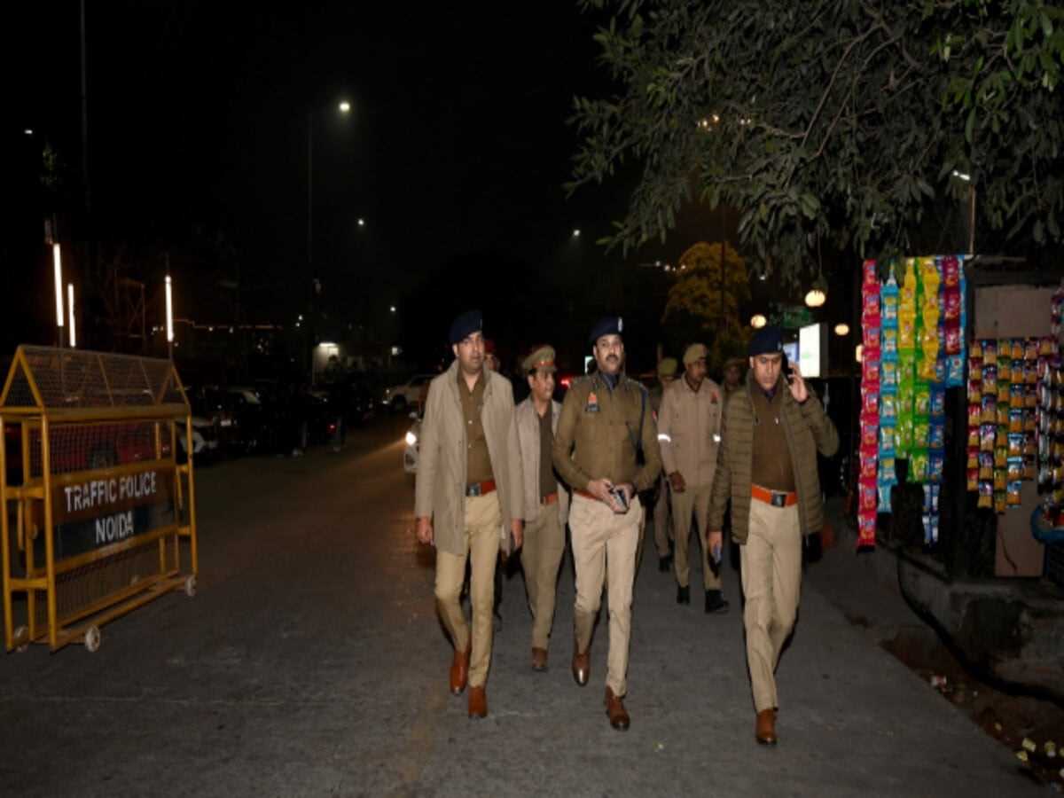 स्ट्रीट क्राइम पर लगाम लगाने को रात भर सड़कों पर रहे पुलिस अधिकारी, संदिग्ध वाहनों और लोगों की चेकिंग की